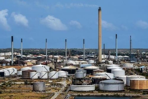 Công ty Ấn Độ đang xem xét mua dầu thô Venezuela
