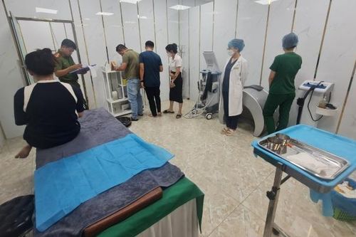 Đình chỉ thẩm mỹ viện ID Korea và phạt 'bác sĩ' mới học hết lớp 12 nâng ngực cho khách