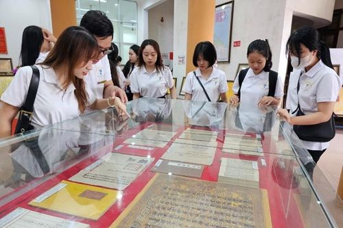 Triển lãm 130 tư liệu Hán - Nôm quý hiếm tại Huế