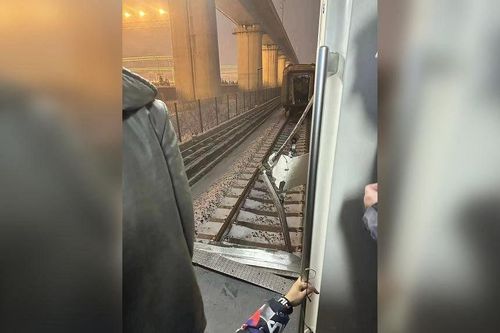 Bắc Kinh: Tàu điện ngầm gặp sự cố vì tuyết rơi dày, hơn 100 người bị thương