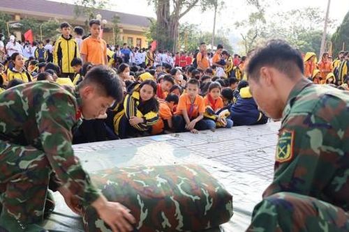 Hứng khởi trải nghiệm, giao lưu 'anh bộ đội Cụ Hồ'