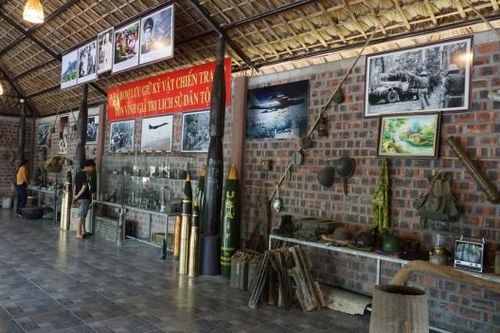 Kỳ lạ ngôi nhà bom