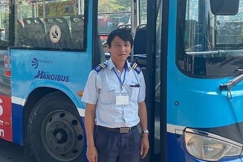 Tài xế xe buýt gặp nạn vì bấm còi và bài văn xúc động con trai viết về bố