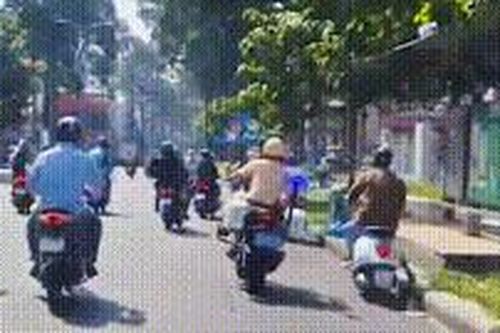 Tạm đình chỉ công tác CSGT truy đuổi, đạp xe người vi phạm trên phố