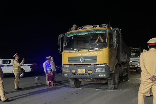 Thiếu tướng Đinh Văn Nơi chỉ đạo xử lý không có vùng cấm vụ 37 xe quá tải