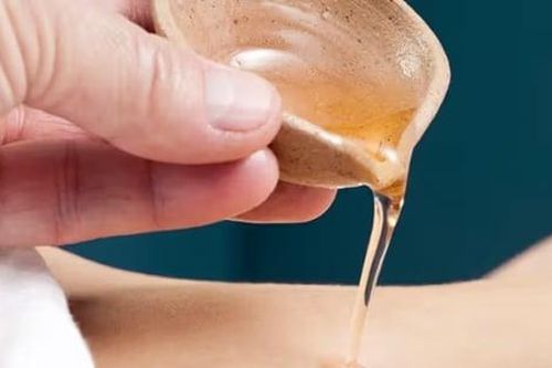Bôi dầu vào rốn để giảm cân: Chiêu trò thiếu kiểm chứng của các TikToker