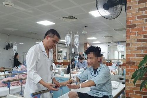 Báo động ngộ độc thuốc lá điện tử, bác sĩ đề xuất cấm khẩn cấp