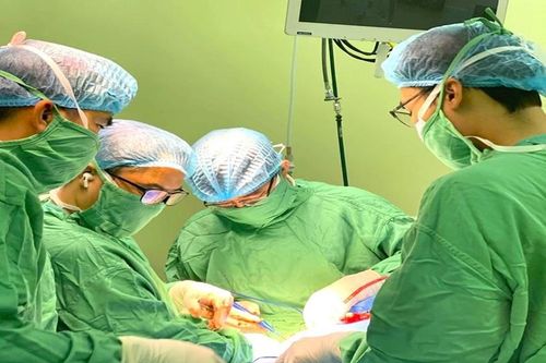 Thực hiện thành công ca phẫu thuật thay khớp vai toàn phần đảo ngược