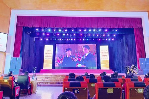 Gặp mặt điển hình tiên tiến Phong trào thi đua 'Vì người nghèo - Không để ai bị bỏ lại phía sau'