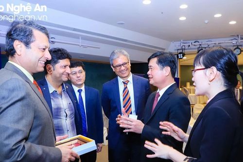 Bí thư Tỉnh ủy Nghệ An làm việc với Hiệp hội Các nhà sản xuất phụ tùng ô tô Ấn Độ