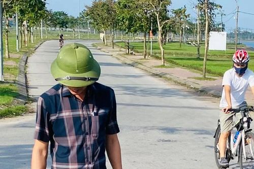 Hàng chục tấm đan hố thu nước ở thành phố Vinh bỗng dưng 'biến mất'
