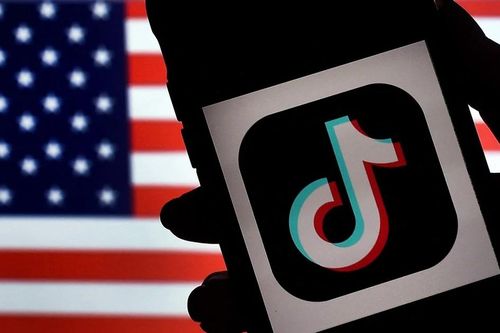 Nhiều thanh thiếu niên Mỹ dùng YouTube và TikTok 'gần như liên tục'