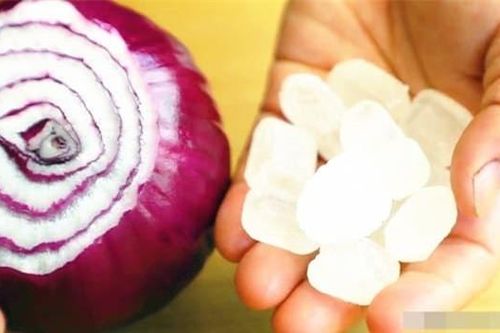 Hành tây và đường phèn ngâm nước, hóa ra tác dụng mạnh đến vậy, nhiều người chưa biết, rất thực tế