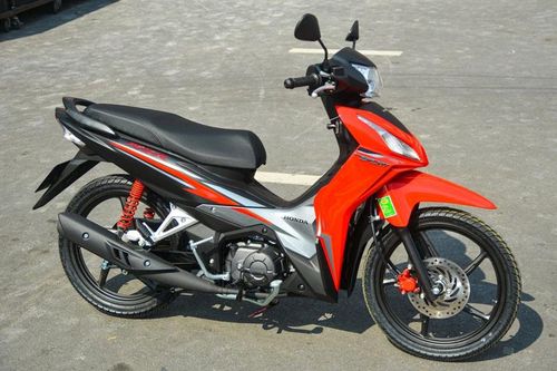 CLIP: Cận cảnh Honda Wave RSX 2024 phiên bản đắt nhất tại Việt Nam
