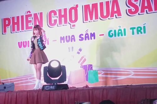 Mang danh 'nữ hoàng hội chợ' một thời, nữ ca sĩ gây 'choáng' trước giọng hát ở thời điểm hiện tại