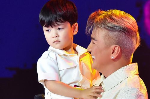 Đàm Vĩnh Hưng rưng rưng trước câu nói của quý tử, phải kìm lòng vì điều này
