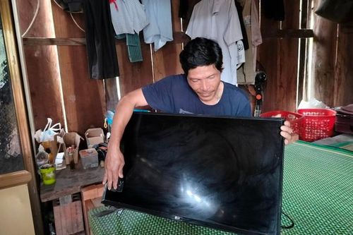 Bản Ploang (Quảng Bình): Người dân đau đáu, mòn mỏi chờ điện, phủ sóng điện thoại