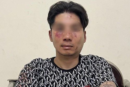 Cầm dao xông vào quán ốc cướp tiền, đâm thương tích công an