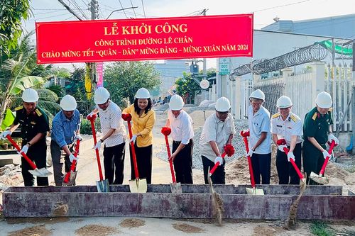 UBND phường Mỹ Quý khởi công công trình chào mừng 'Tết quân – dân'