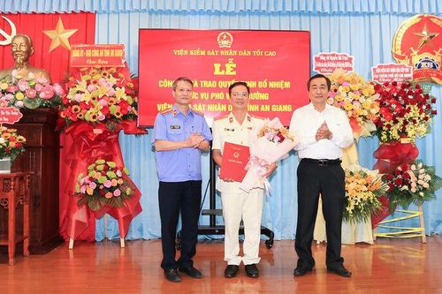 Ông Hồ Tiến Dũng giữ chức vụ Phó Viện trưởng Viện Kiểm sát Nhân dân tỉnh An Giang
