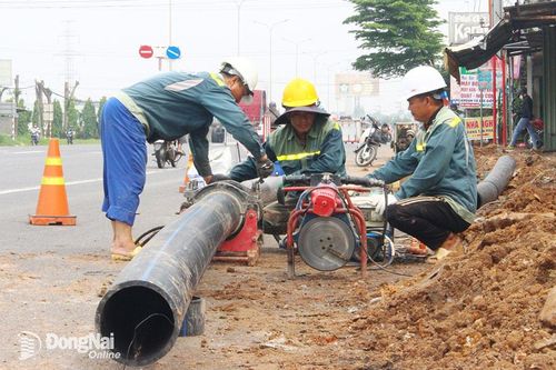 Giá nước máy sinh hoạt còn thấp