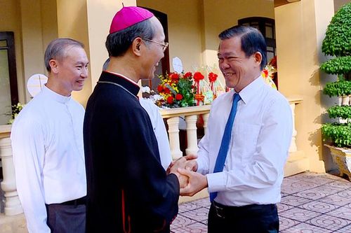 Bí thư Tỉnh ủy Nguyễn Hồng Lĩnh thăm, chúc mừng Giáng sinh tại Tòa giám mục Xuân Lộc