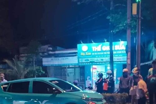 Pleiku: Xe Taxi va chạm với xe máy khiến 1 người bị thương