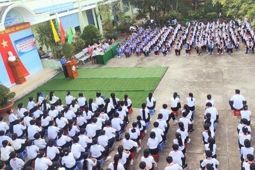 Học viện Hải quân: Tuyên truyền về biển, đảo cho gần 500 học sinh, giáo viên Trường THCS Lê Thánh Tông