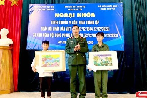 Ngoại khóa tuyên truyền kỷ niệm 79 năm Ngày thành lập Quân đội Nhân dân Việt Nam