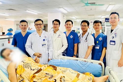 Cứu sống bệnh nhân bị nhiều vết thương đâm thấu tim, ngừng tuần hoàn