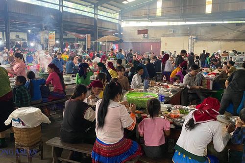 Chợ phiên Mèo Vạc nhộn nhịp khách du lịch dịp cuối tuần
