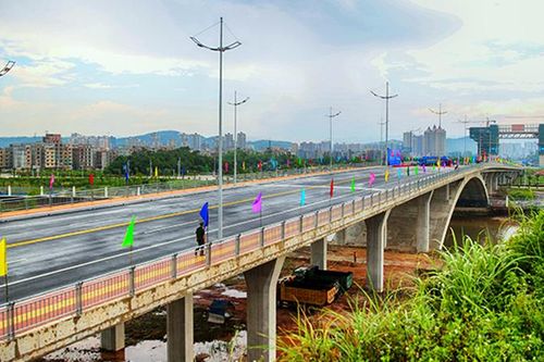 Xây mới cầu đường bộ nối Lào Cai với Trung Quốc