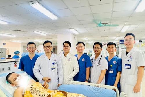 Cứu sống người đàn ông bị đâm thủng tim, ngừng tim 3 lần