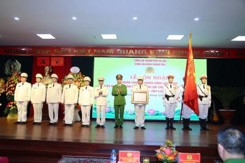 Công an quận Hoàng Mai đón nhận Huân chương Chiến công hạng Nhì