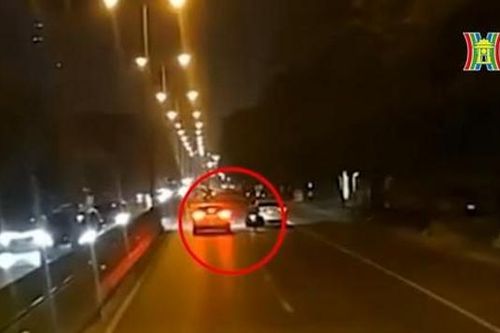 Ô tô cố tình tạt ngã xe máy rồi bỏ chạy