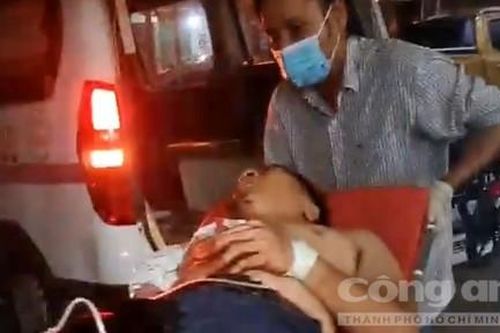 Bắt tại trận thiếu niên 15 tuổi đâm liên tiếp tài xế taxi để cướp tài sản