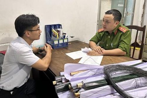 Thêm một công ty quảng cáo 'lách luật' bị Công an Quận 1 'tuýt còi'