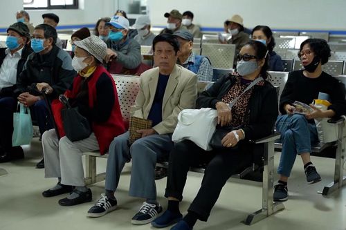 Thời tiết thất thường, người cao tuổi nhập viện gia tăng