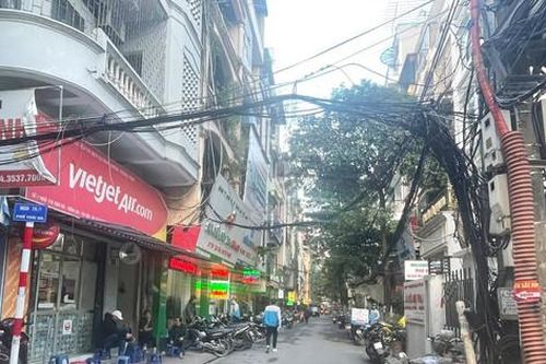 Nguy cơ từ 'rác' trời trong ngõ nhỏ