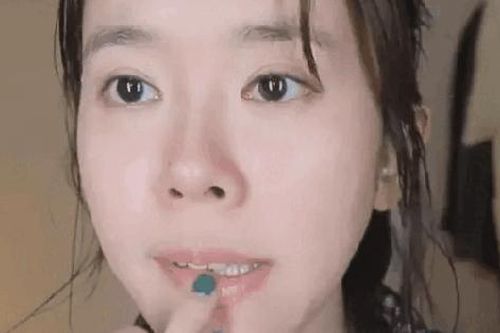 5 'thủ phạm' khiến đôi môi khô nẻ kém xinh, đánh son cũng không lên chuẩn màu