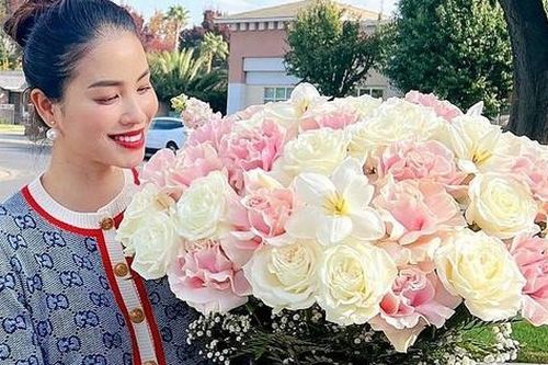 Phạm Hương trổ tài nấu ăn tại nhà