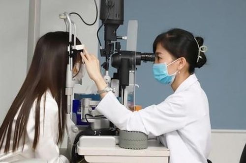 Biến chứng sau mổ cận, bác sĩ chuyên khoa mắt chỉ cách chăm sóc