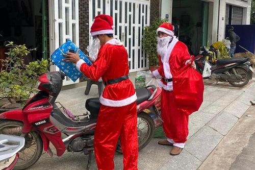 Dịch vụ ông già Noel nhộn nhịp trước Giáng sinh