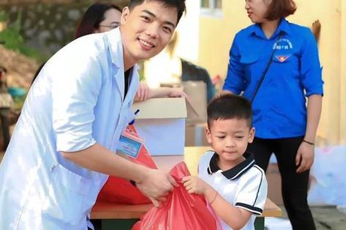 Cảm phục tinh thần xung kích của thầy thuốc trẻ trong phòng chống dịch bệnh