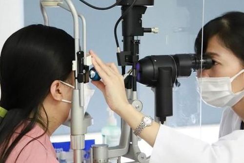 Cận bao nhiêu độ nên mổ mắt?