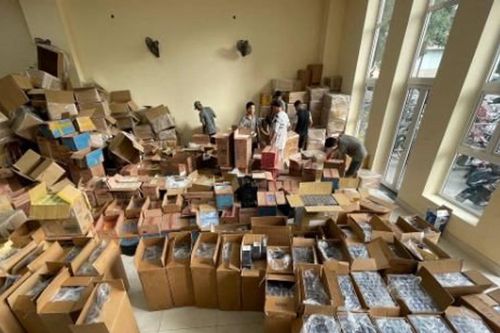 Hà Nội: Liên tiếp phát hiện, bắt giữ các vụ pháo nổ, thuốc lá lậu