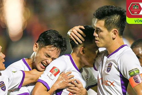 Tiền đạo ĐT Việt Nam ghi bàn liên tiếp, chấm dứt kỷ lục của 'hiện tượng' V-League; HLV Troussier nhận 2 tin vui