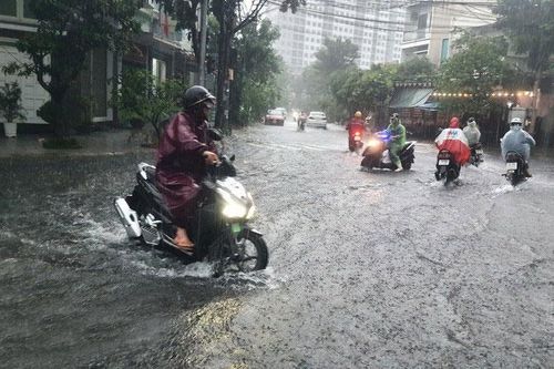 Không khí lạnh gây mưa lớn ở Trung Bộ, đề phòng ngập úng nhiều nơi