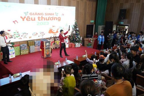 Giáng sinh yêu thương cho các bệnh nhi: Chỉ mong nỗi buồn tan biến hết