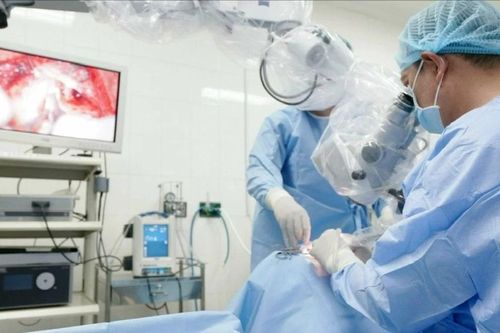 Điều trị suy giảm thính lực bằng cấy ốc tai điện tử